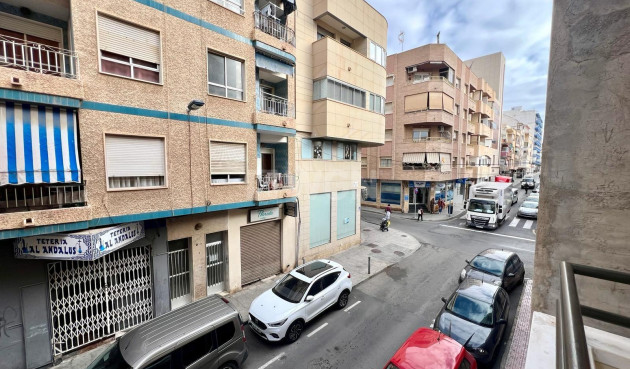 Odsprzedaż - Mieszkanie w bloku - Torrevieja - Centro