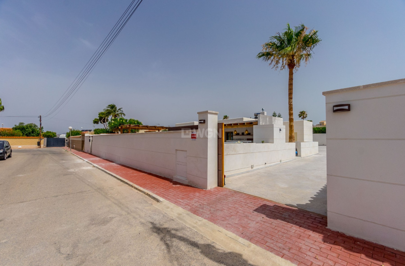 Resale - Villa - Torrevieja - Costa Blanca