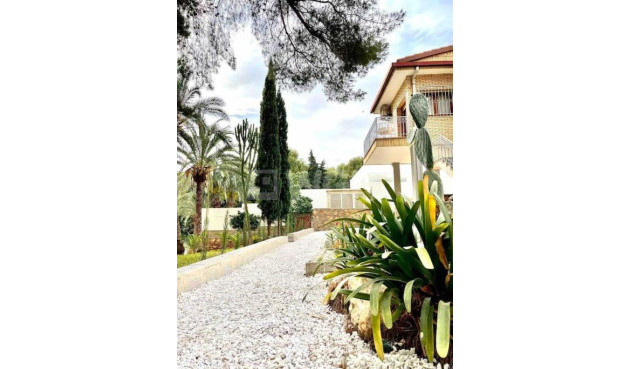 Odsprzedaż - Villa - Orihuela Costa - Campoamor