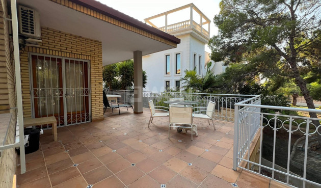 Odsprzedaż - Villa - Orihuela Costa - Campoamor