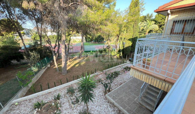 Odsprzedaż - Villa - Orihuela Costa - Campoamor