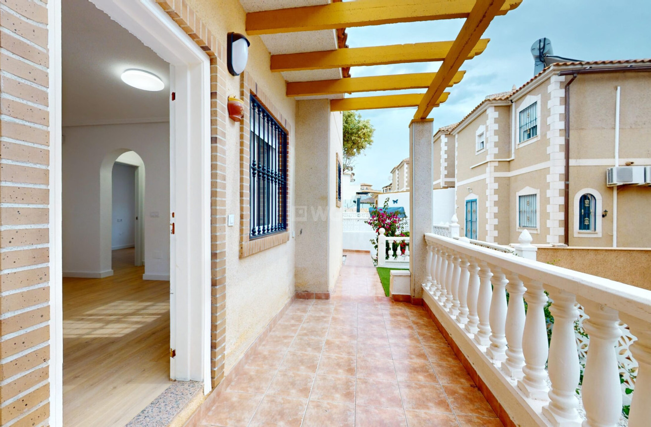 Resale - Townhouse - San Miguel de Salinas - Inland