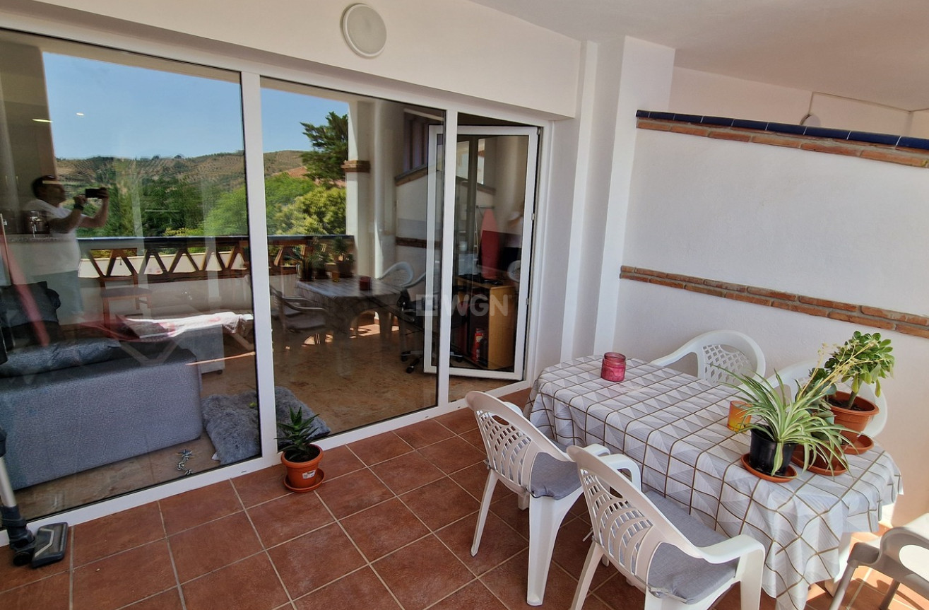 Resale - Apartment / flat - Alcaucín - Inland