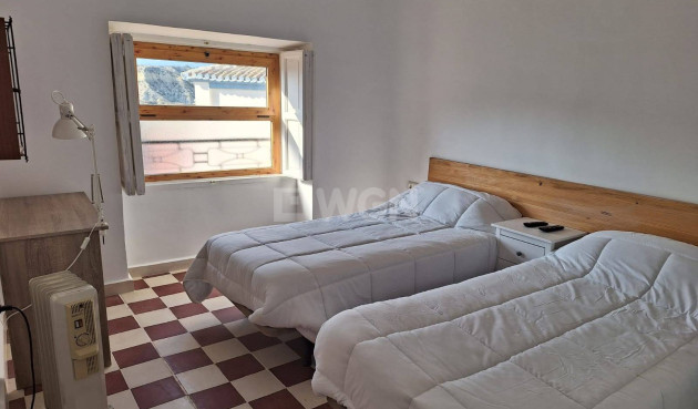 Resale - Townhouse - Mula - Baños De Mula