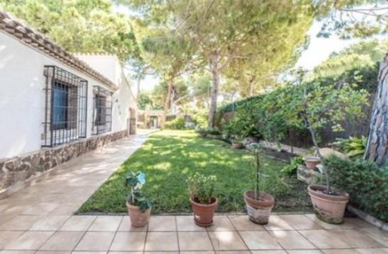 Resale - Villa - Orihuela Costa - Punta Prima