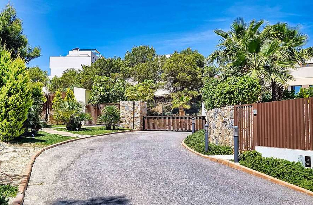 Resale - Villa - Orihuela - Las Colinas Golf