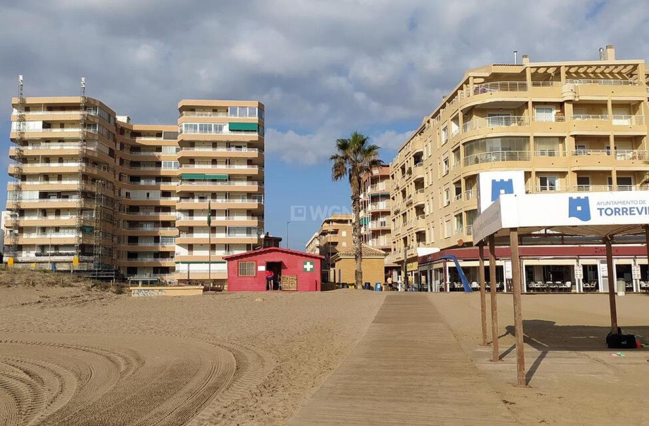 Odsprzedaż - Mieszkanie w bloku - Torrevieja - La Mata