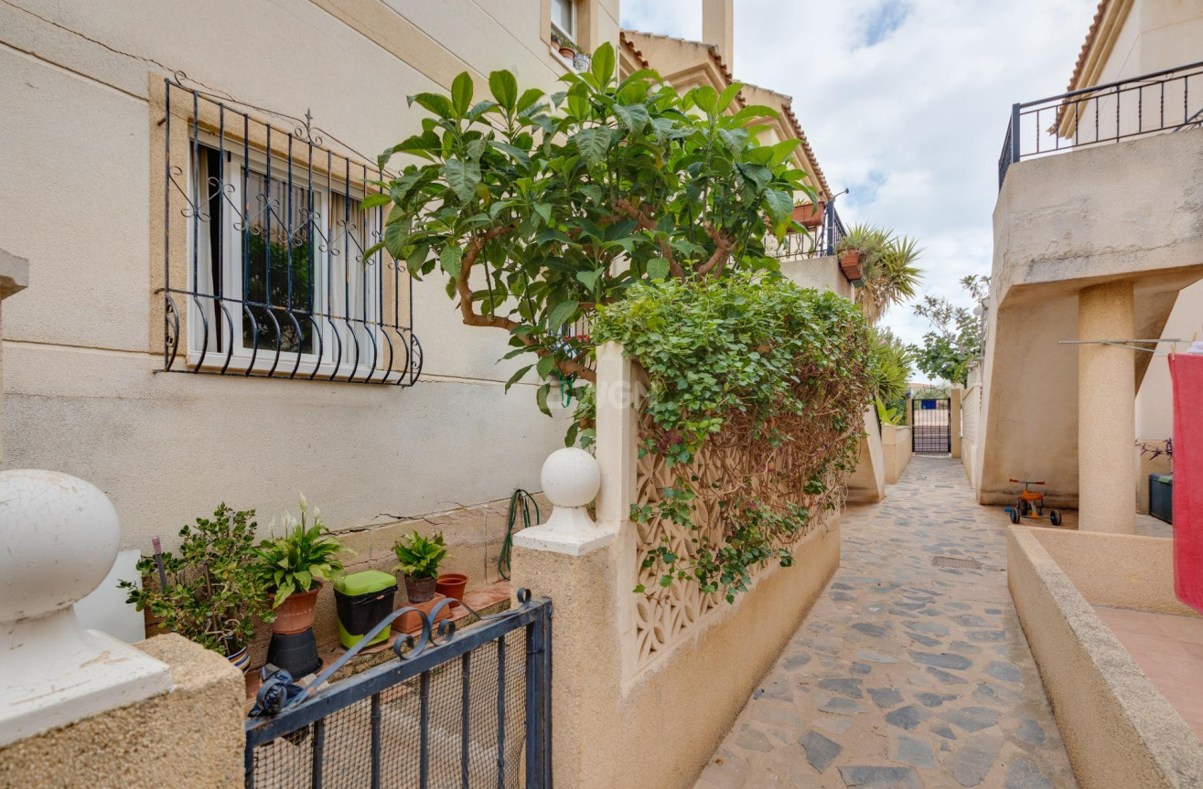 Resale - Bungalow - Torrevieja - Aguas Nuevas 2