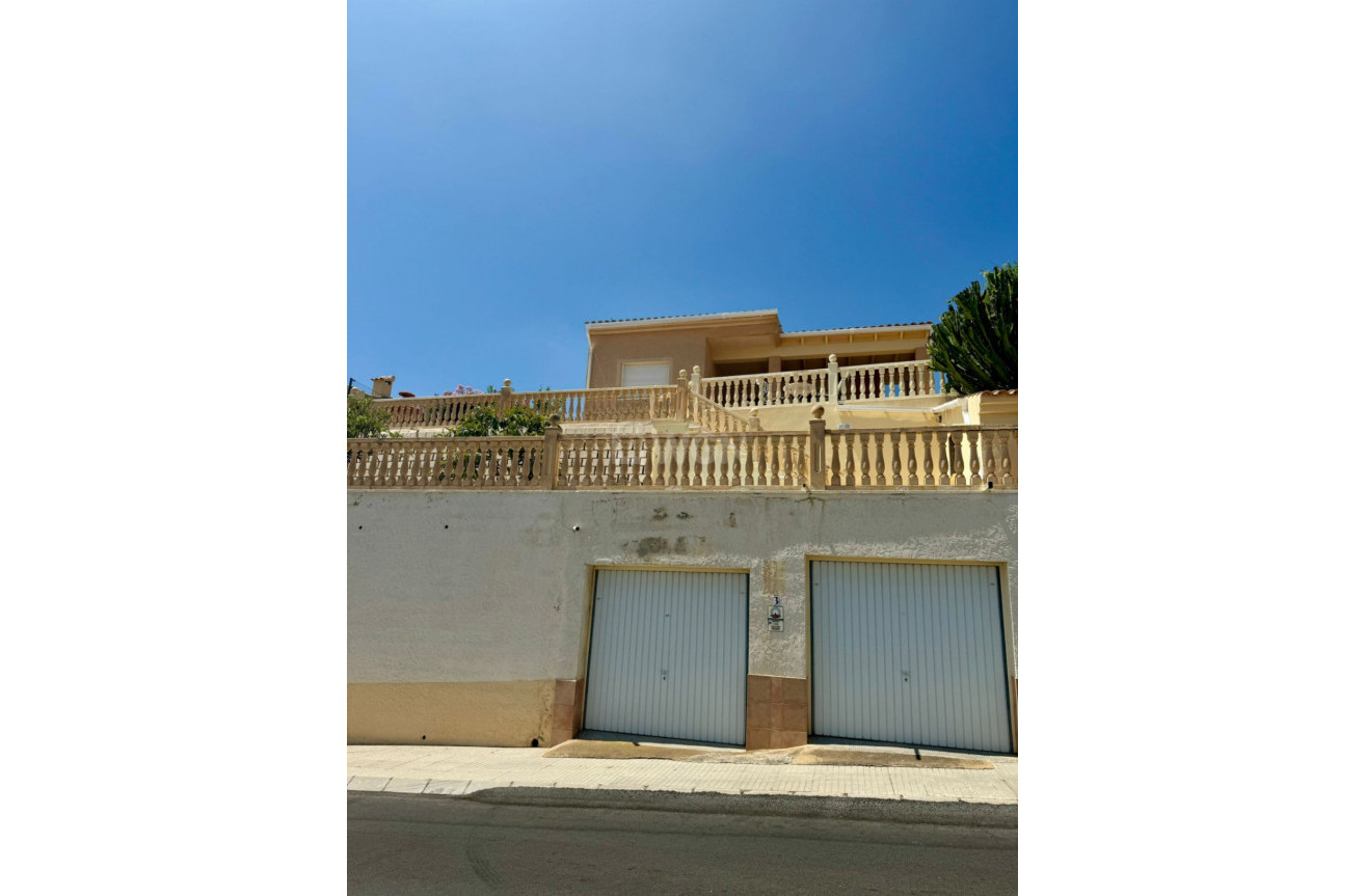 Odsprzedaż - Villa - La Nucía - Costa Blanca