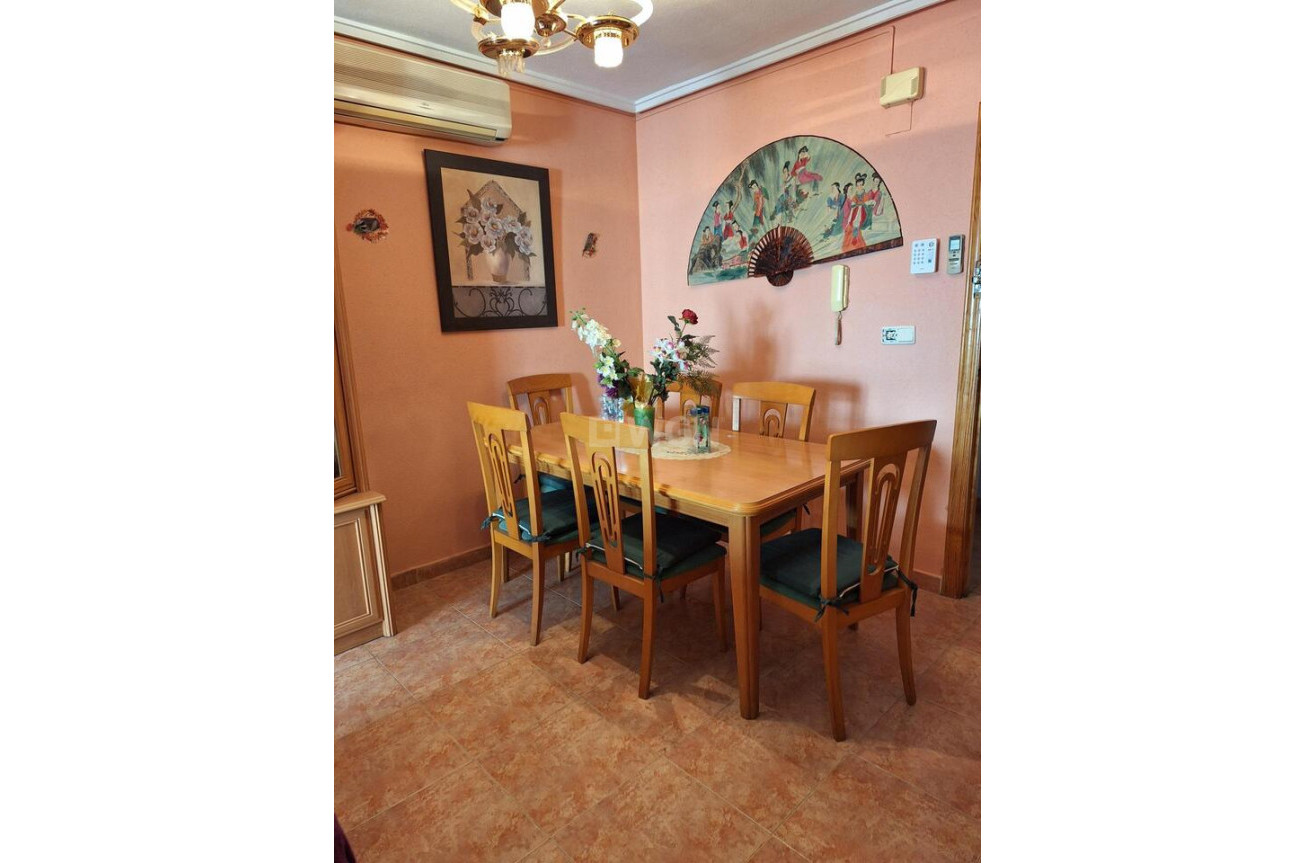 Resale - Apartment / flat - Torrevieja - Costa Blanca