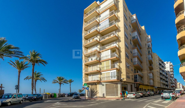 Odsprzedaż - Mieszkanie w bloku - Torrevieja - Playa del Cura