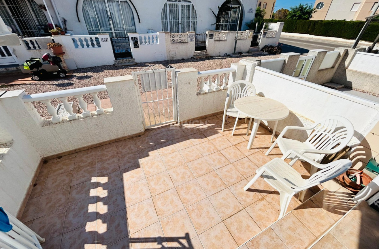 Resale - Townhouse - El Chaparral - Inland