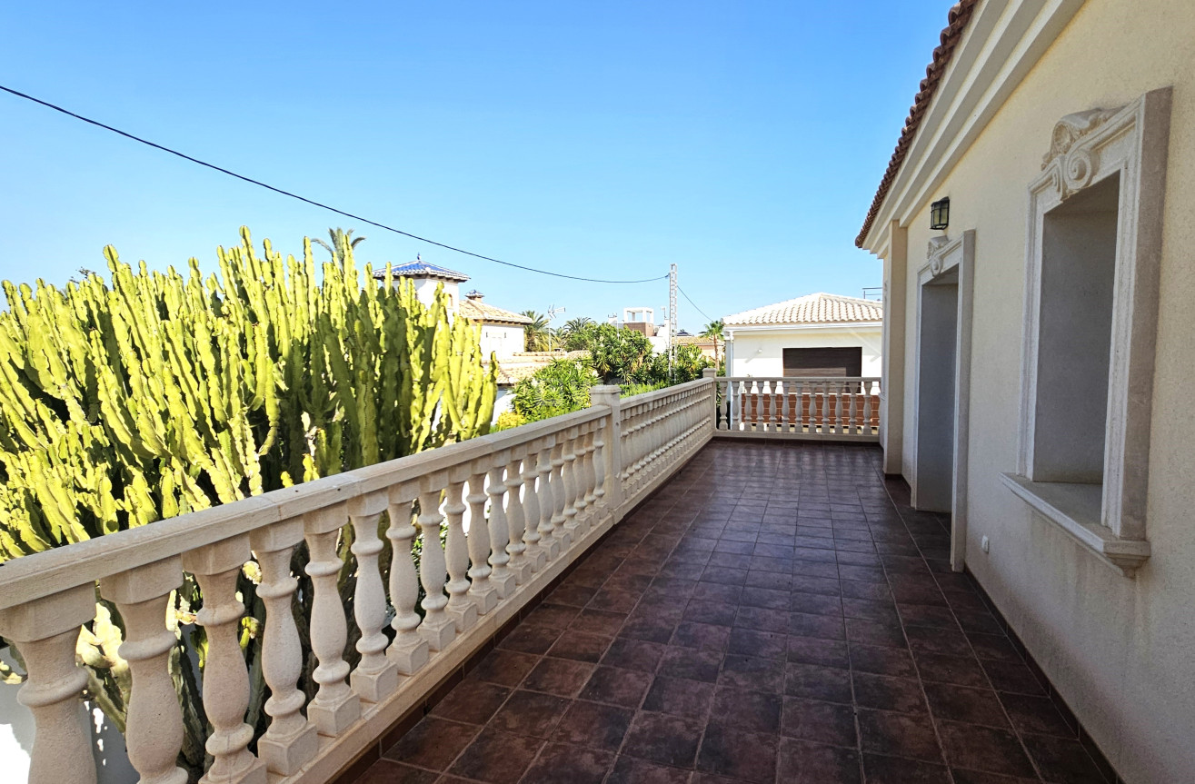 Resale - Villa - Cabo Roig - Costa Blanca