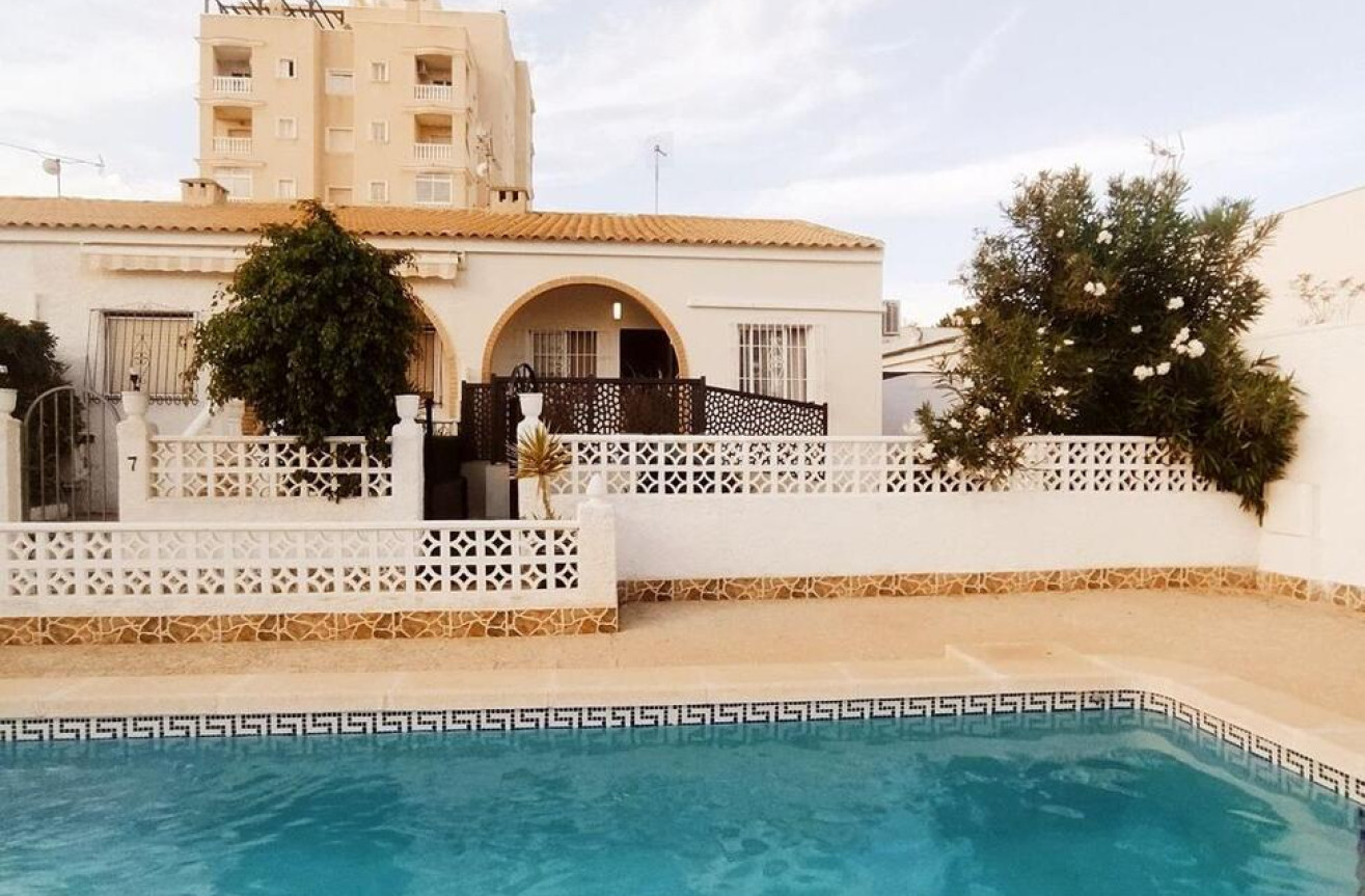 Odsprzedaż - Bungalow - Torrevieja - Nueva Torrevieja