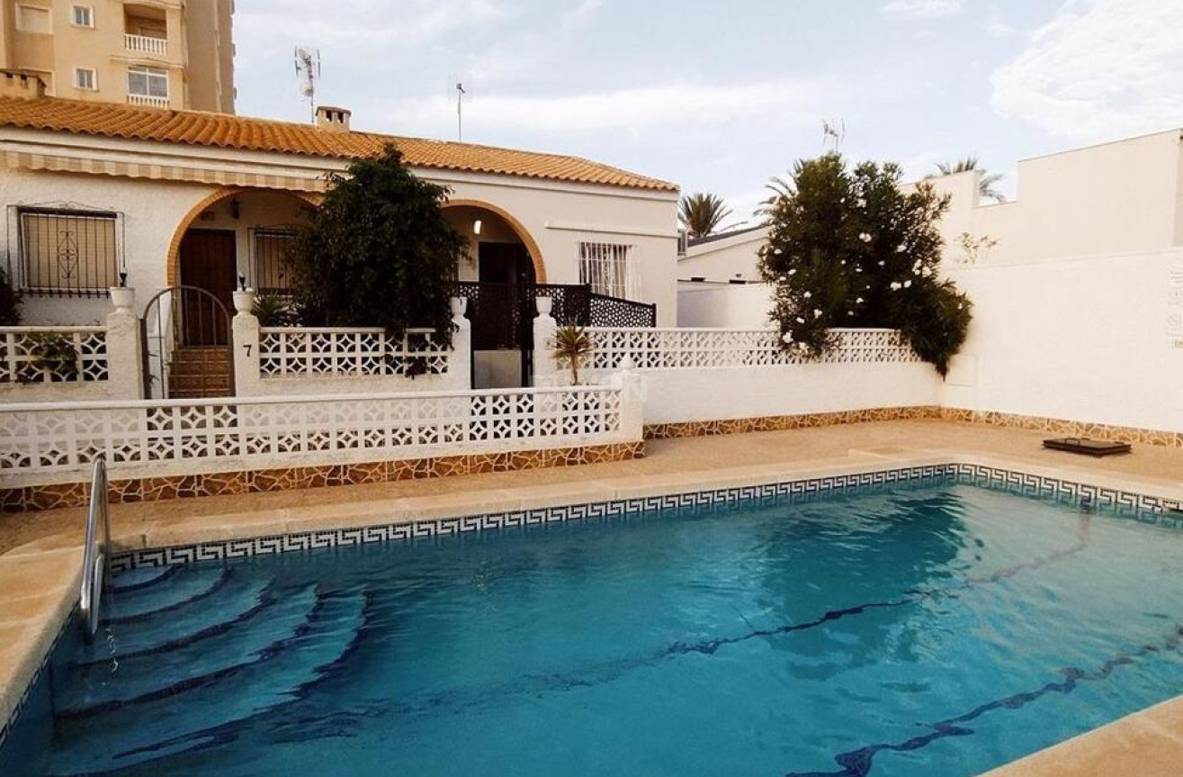 Odsprzedaż - Bungalow - Torrevieja - Nueva Torrevieja