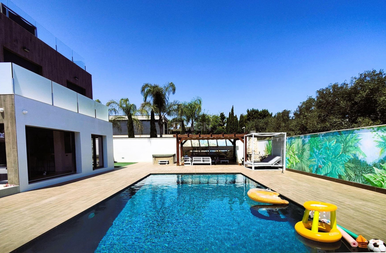 Resale - Villa - Cabo Roig - Costa Blanca