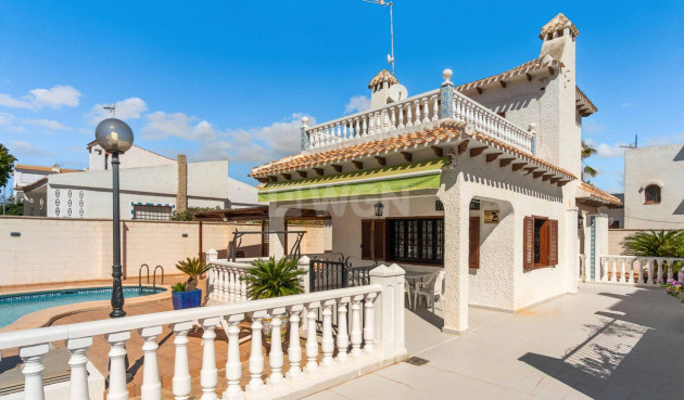 Resale - Villa - Orihuela Costa - La Zenia