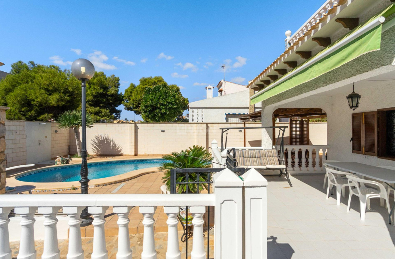 Odsprzedaż - Villa - Orihuela Costa - La Zenia