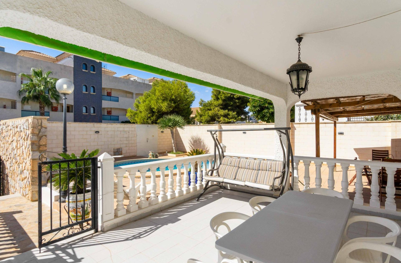 Odsprzedaż - Villa - Orihuela Costa - La Zenia