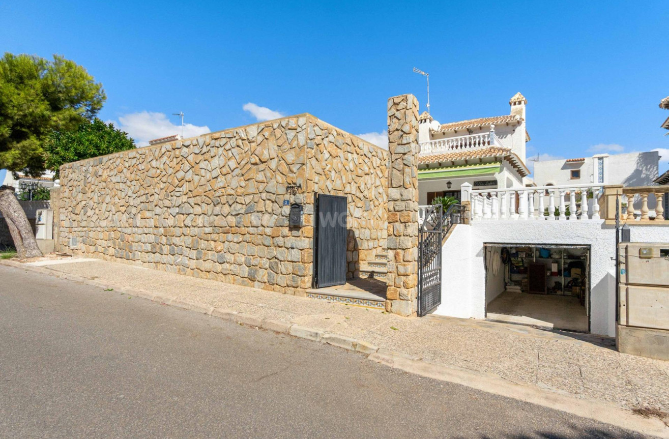 Resale - Villa - Orihuela Costa - La Zenia