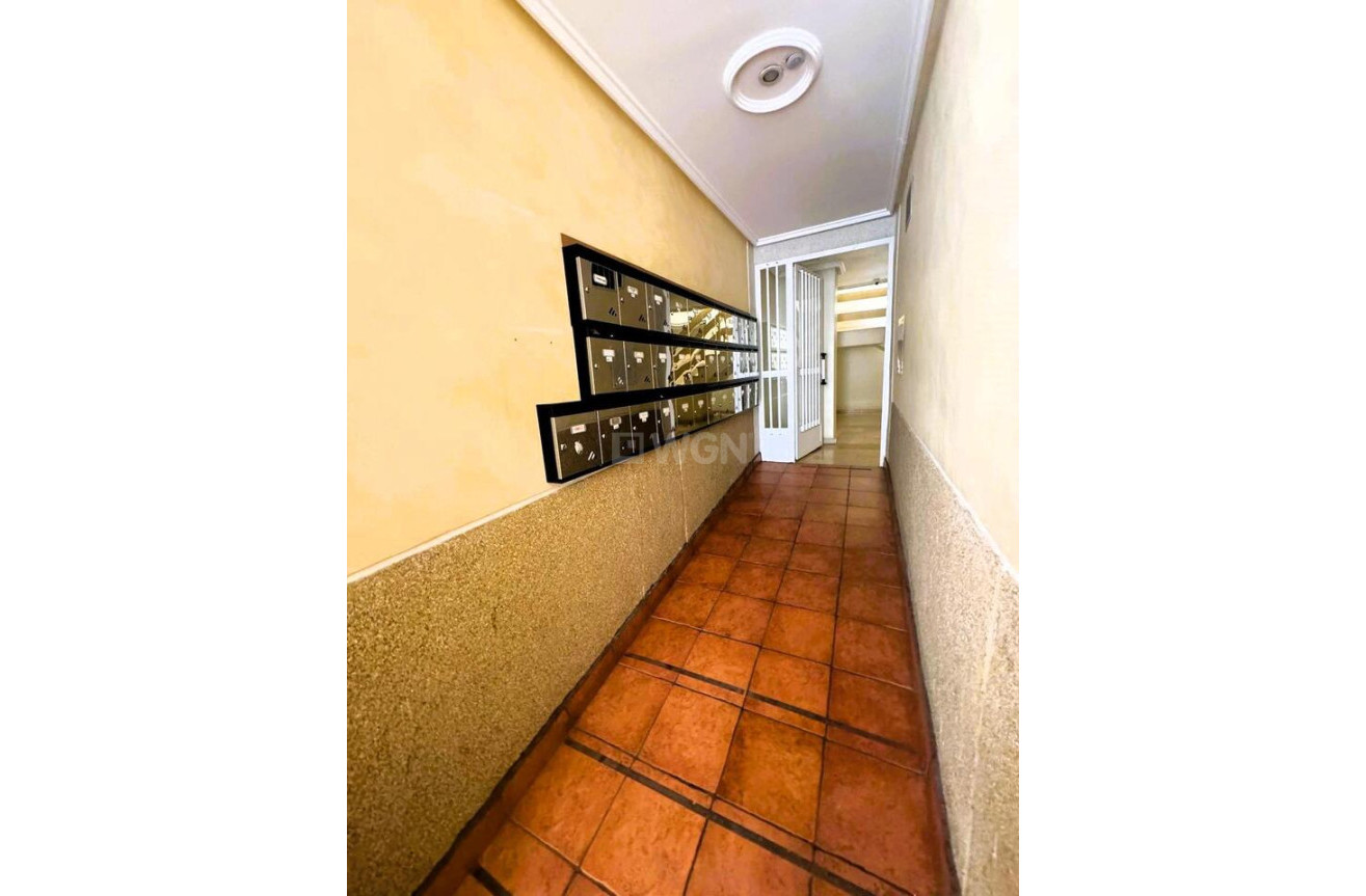 Resale - Apartment / flat - Torrevieja - Costa Blanca