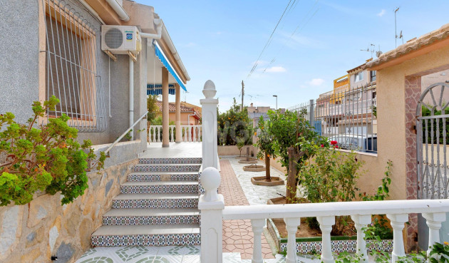 Odsprzedaż - Villa - Torrevieja - Nueva Torrevieja