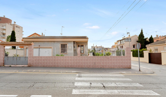 Resale - Villa - Torrevieja - Nueva Torrevieja