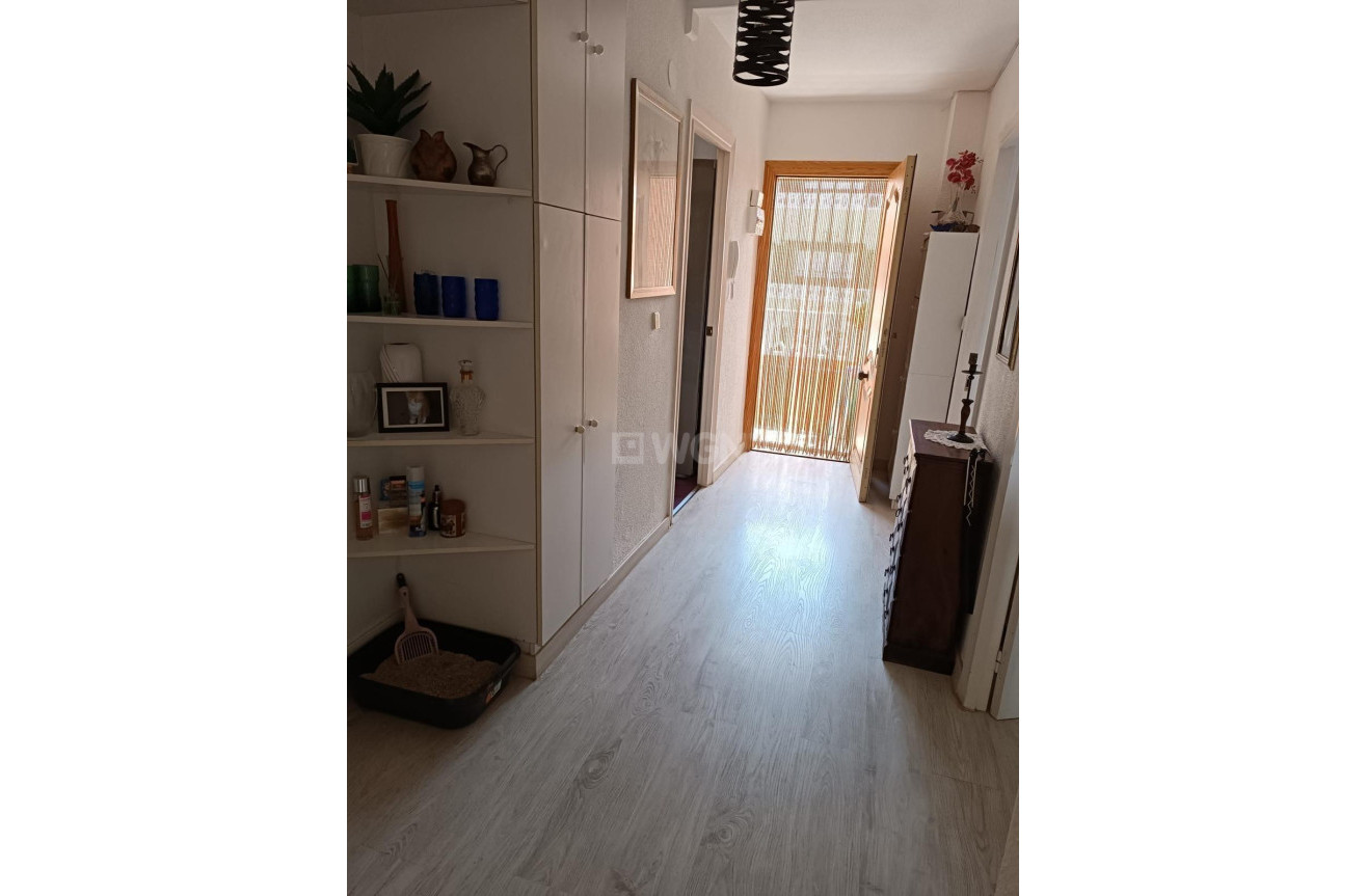 Resale - Apartment / flat - Torrevieja - Punta Prima