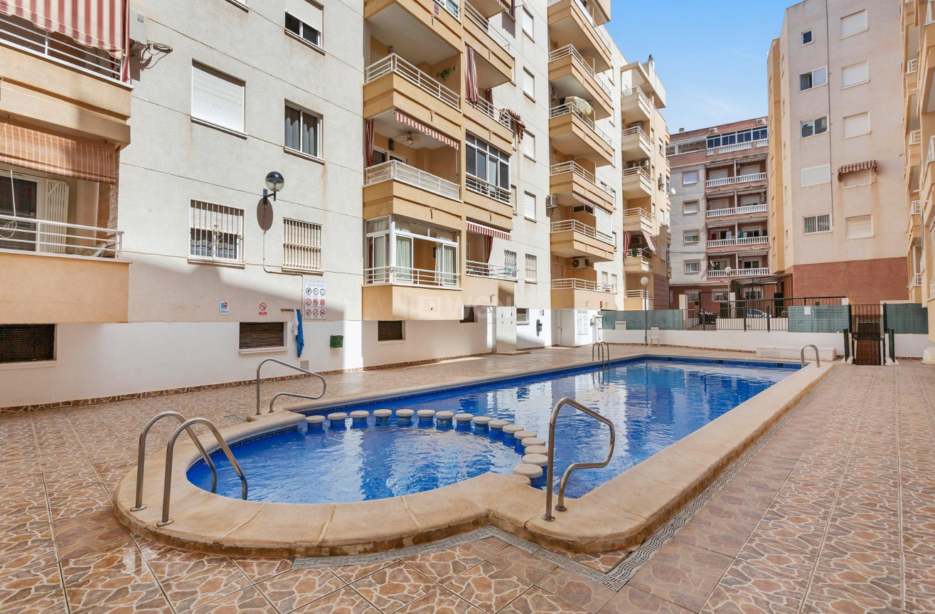 Resale - Apartment / flat - Torrevieja - Estacion De Autobuses