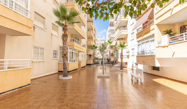 Resale - Apartment / flat - Torrevieja - Estacion De Autobuses