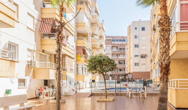 Resale - Apartment / flat - Torrevieja - Estacion De Autobuses