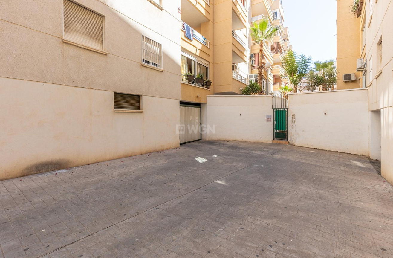 Resale - Apartment / flat - Torrevieja - Estacion De Autobuses