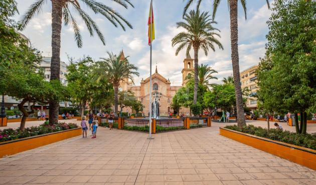 Odsprzedaż - Mieszkanie w bloku - Torrevieja - Estacion De Autobuses