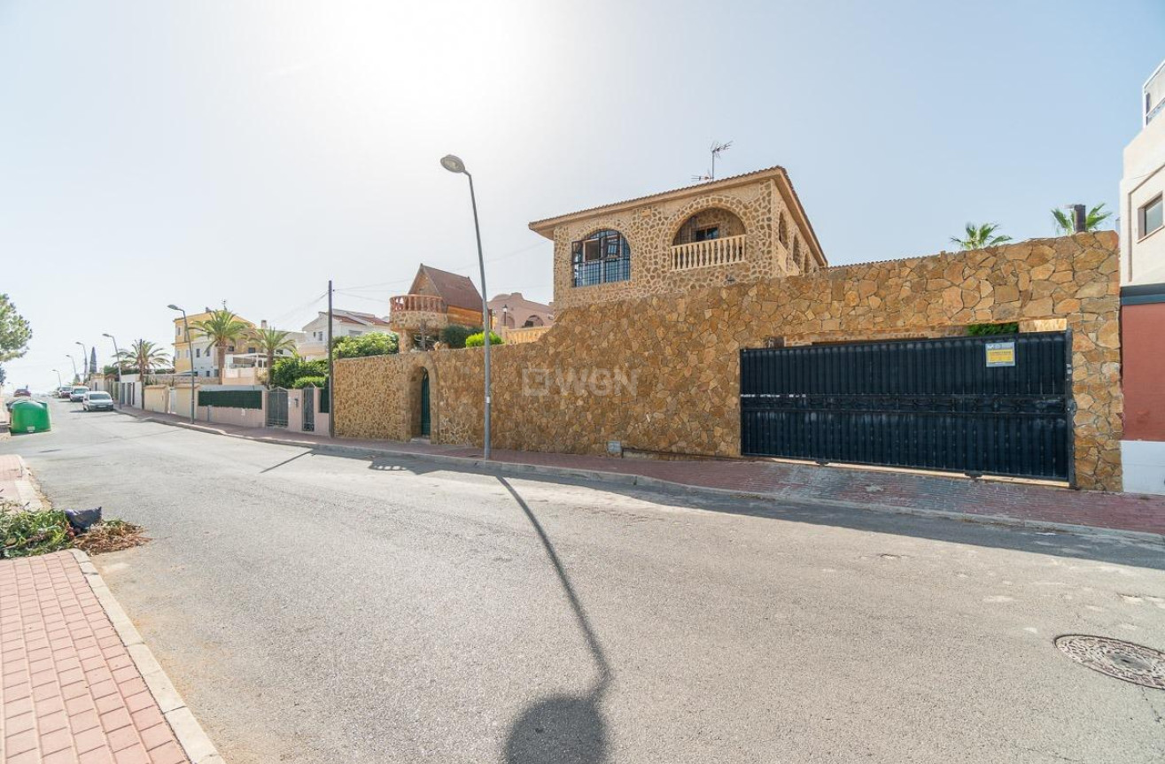 Reventa - Villa - Orihuela Costa - Los Balcones