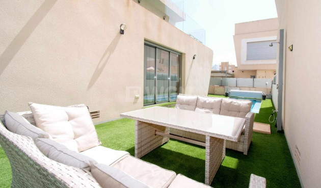 Resale - Villa - Mil Palmeras - Costa Blanca