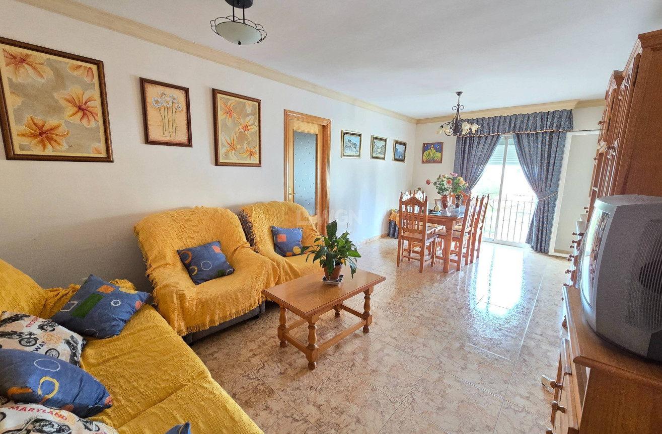 Resale - Apartment / flat - Estepona - Centro