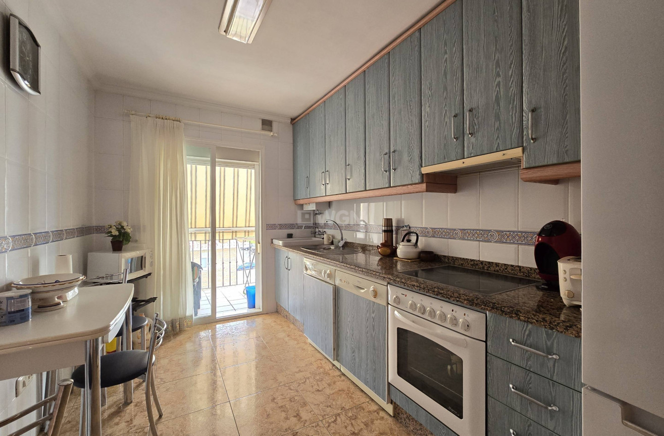 Resale - Apartment / flat - Estepona - Centro