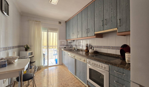 Resale - Apartment / flat - Estepona - Centro