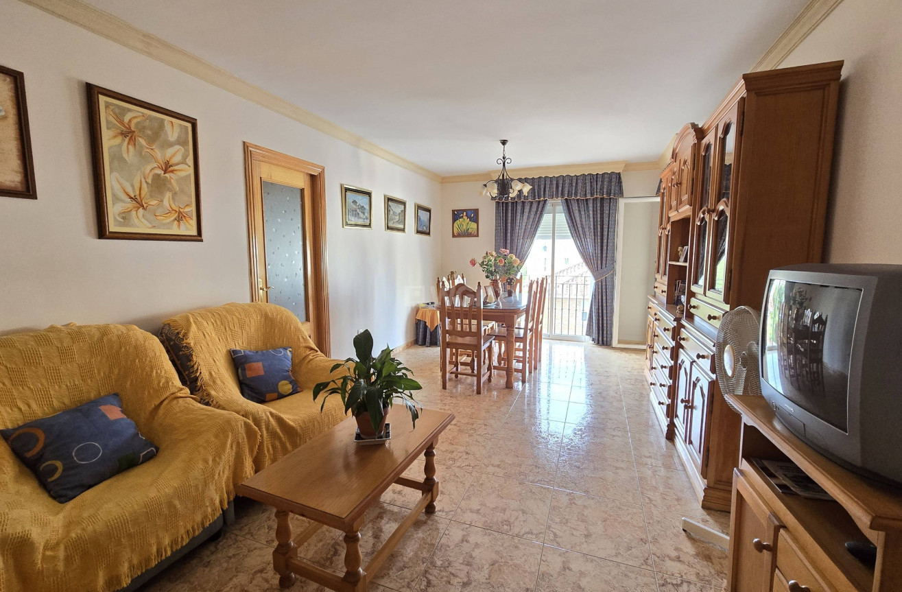 Resale - Apartment / flat - Estepona - Centro