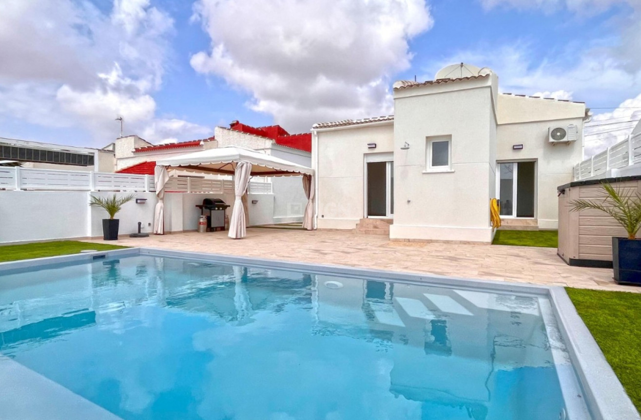 Resale - Villa - Torrevieja - Costa Blanca