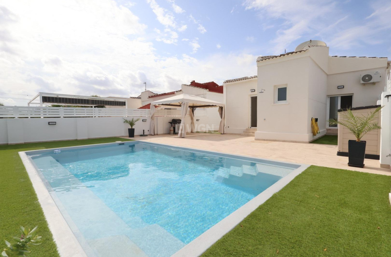 Resale - Villa - Torrevieja - Costa Blanca