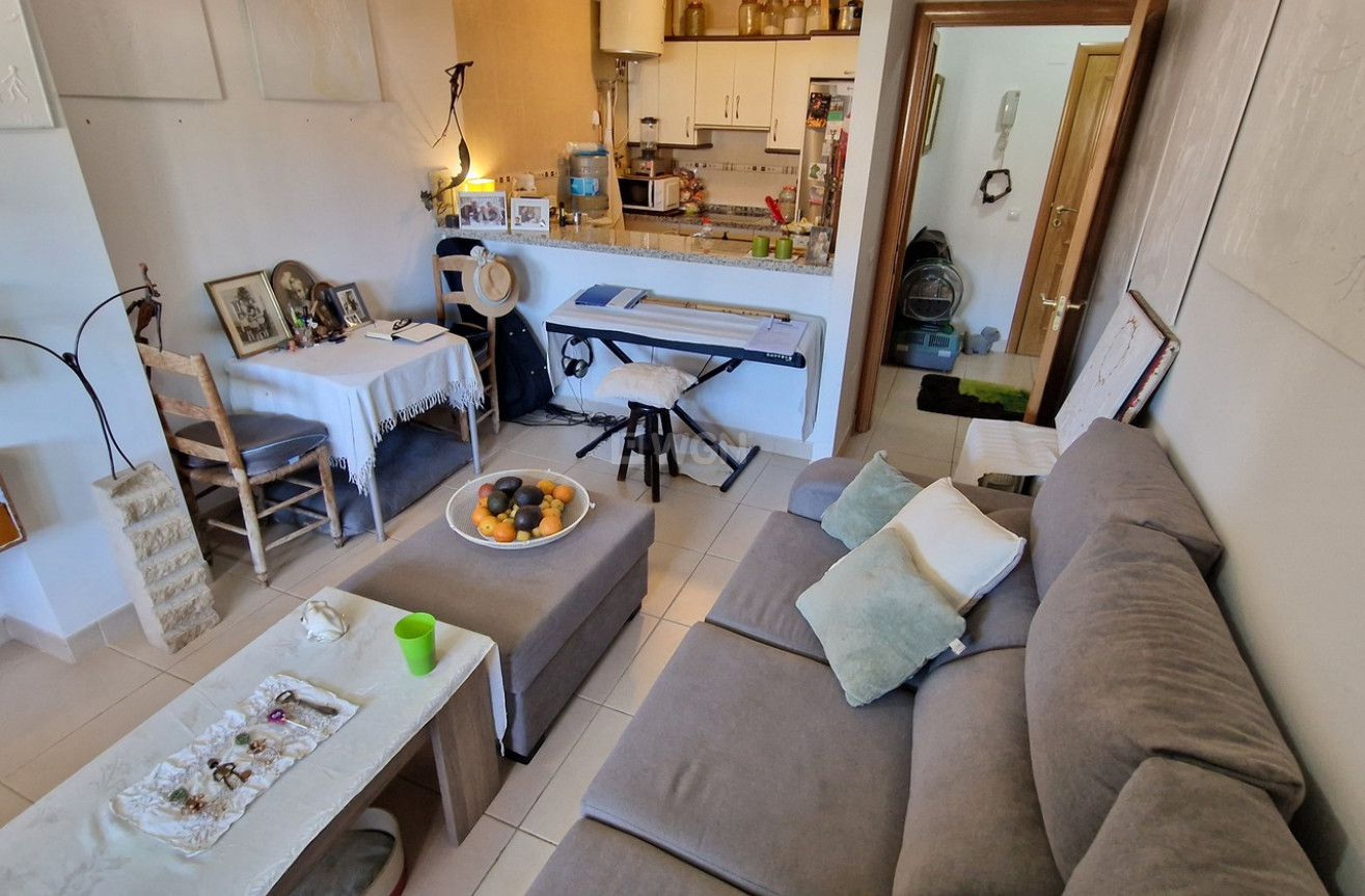 Resale - Apartment / flat - Alcaucín - Inland