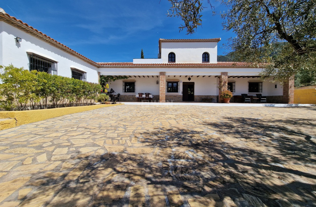 Resale - Villa - Alcaucín - Inland