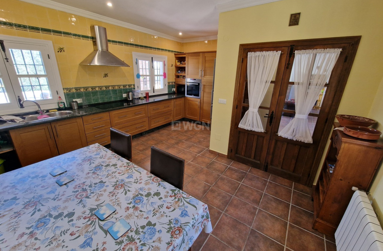 Resale - Villa - Alcaucín - Inland