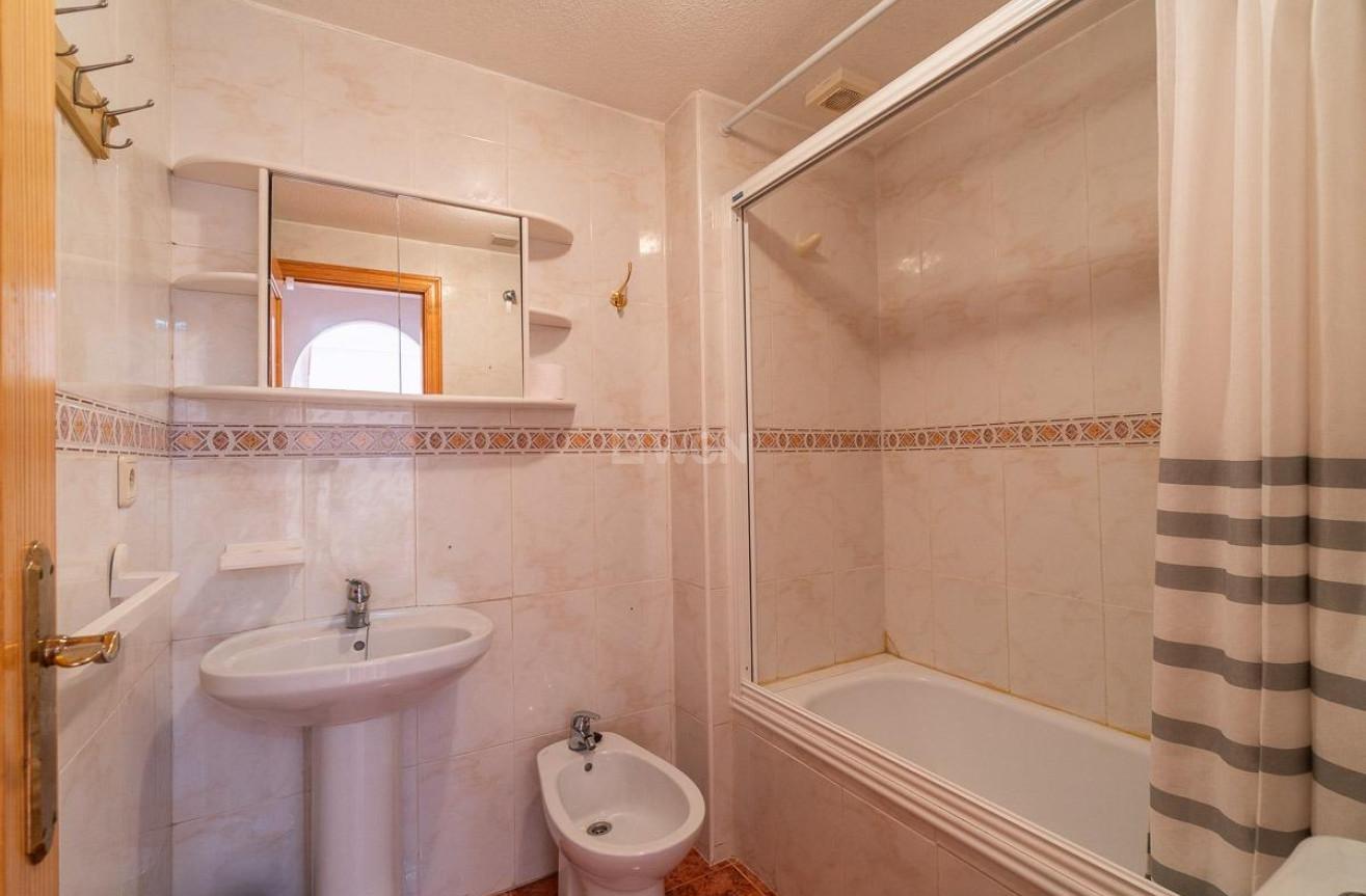 Resale - Apartment / flat - Torrevieja - Nueva Torrevieja