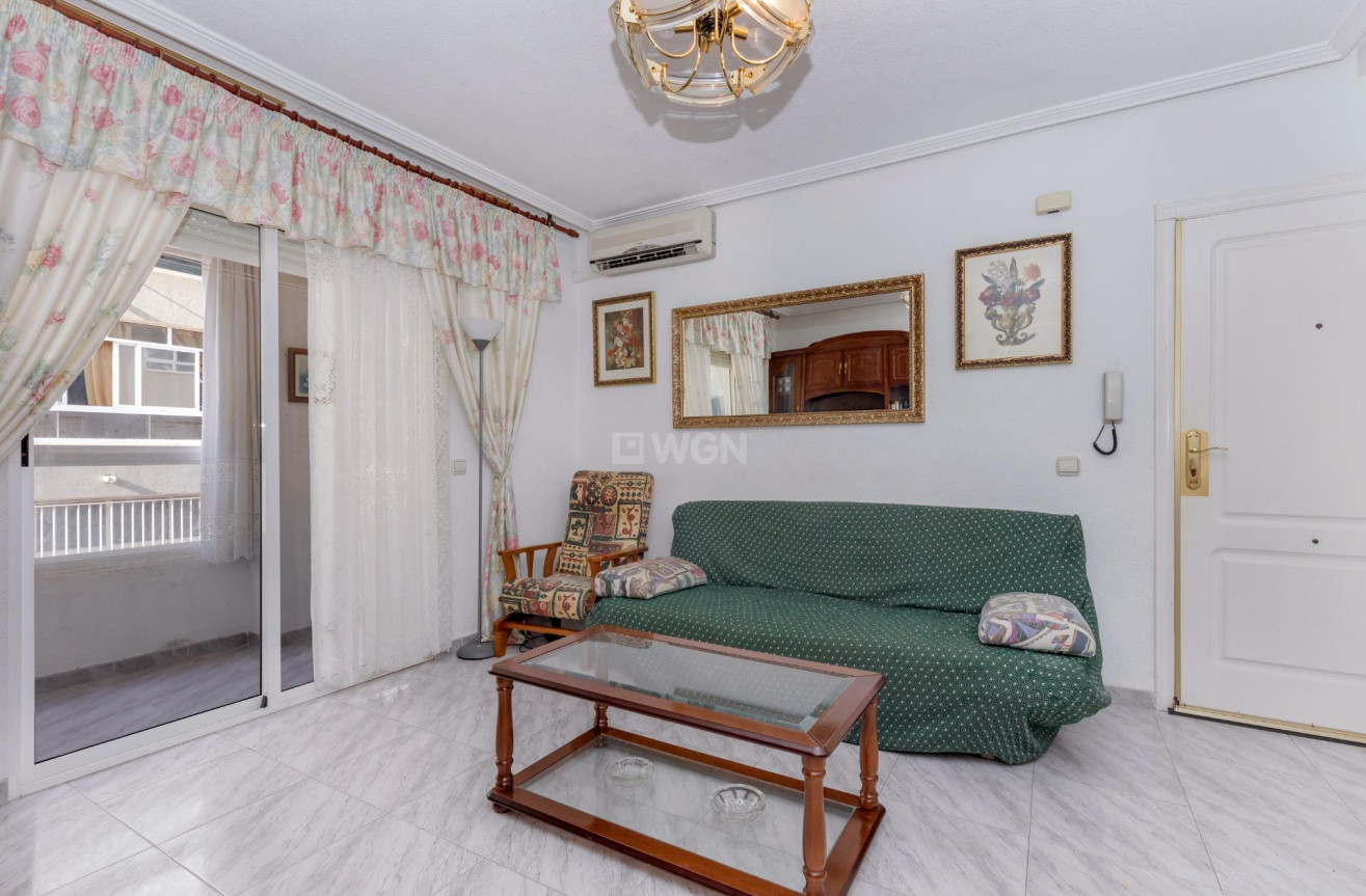 Resale - Apartment / flat - Torrevieja - Estacion De Autobuses