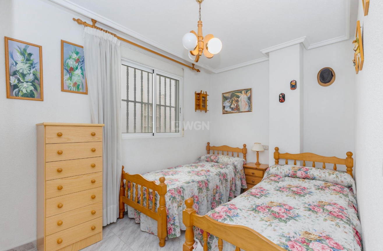 Resale - Apartment / flat - Torrevieja - Estacion De Autobuses