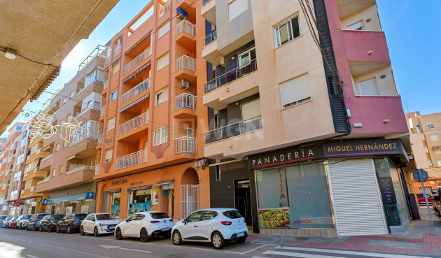 Resale - Apartment / flat - Torrevieja - La Mata Pueblo