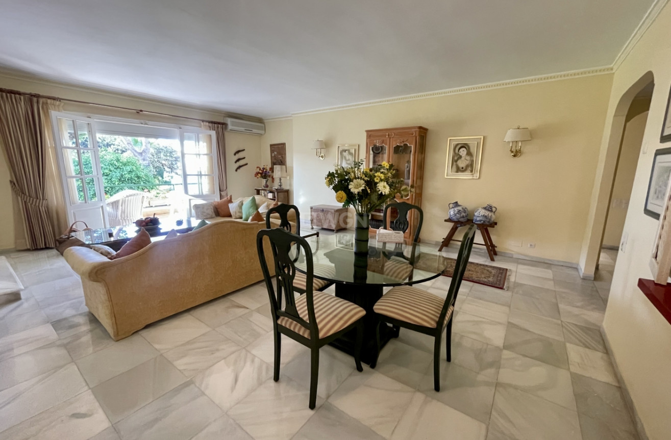 Resale - Apartment / flat - Estepona - Costa del Sol