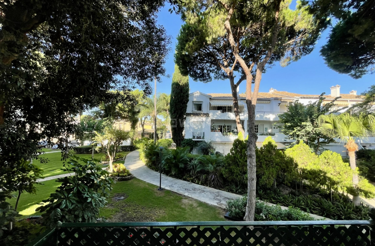 Resale - Apartment / flat - Estepona - Costa del Sol